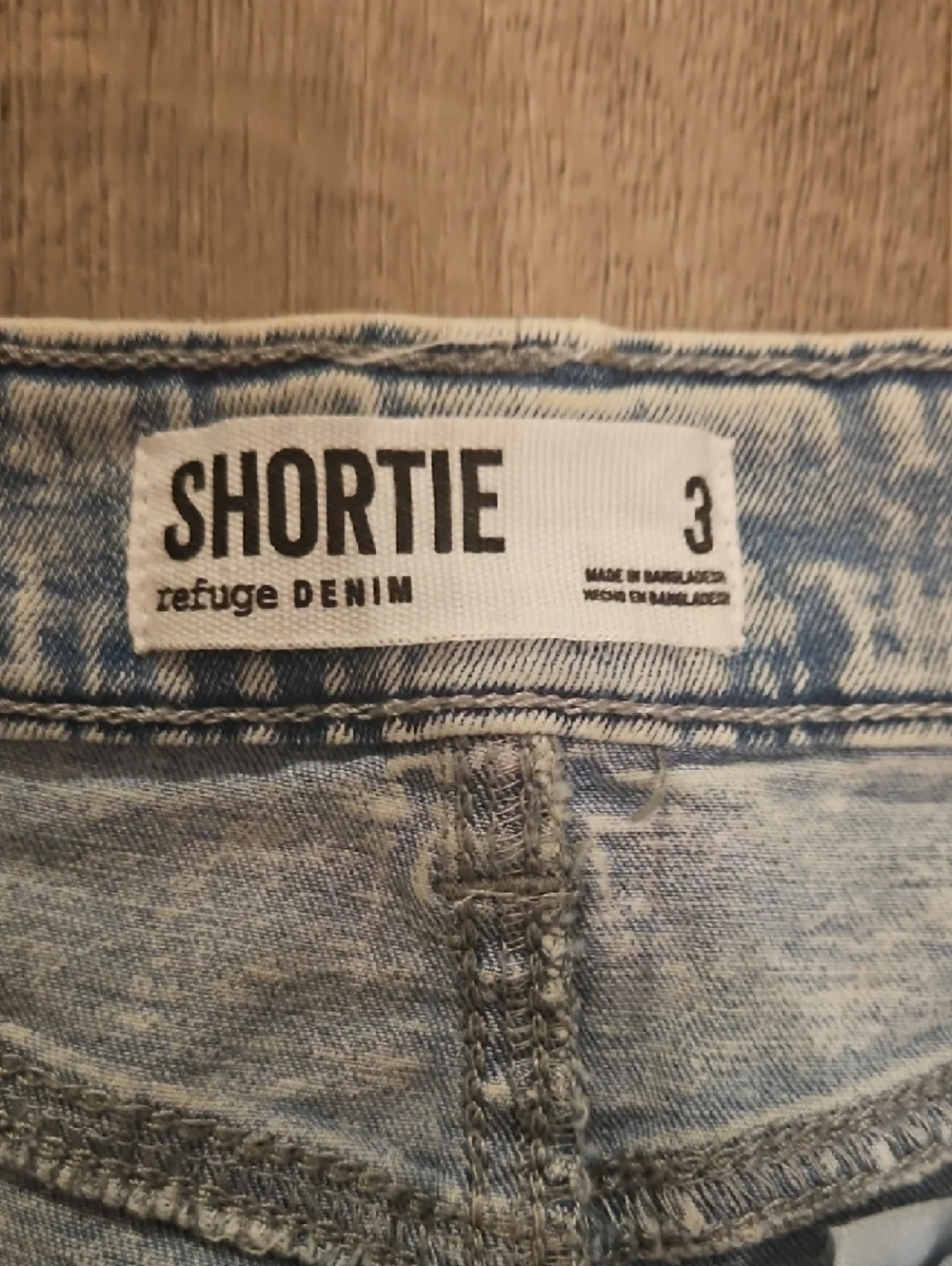 refuge Light Acid Wash Denim Shortie Shorts - Picture 2 of 3
